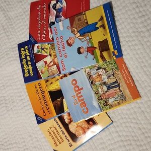 Childrens learning to read in Spanish books